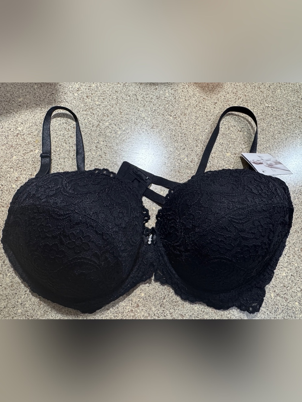 smart & sexy Black Lace Push-Up Bra with Strappy Center